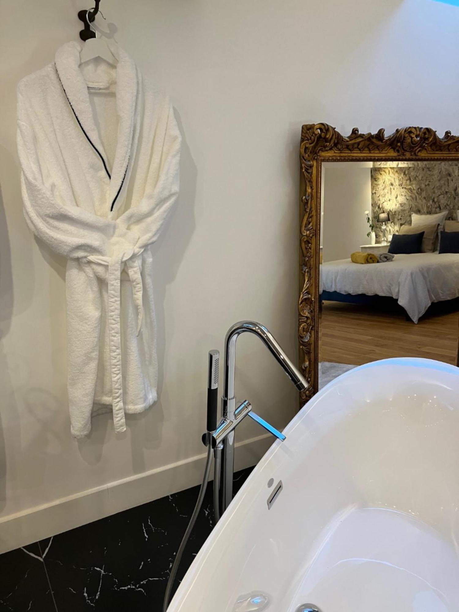 Au Fil De L'Eau Bed & Breakfast Le Vast ภายนอก รูปภาพ